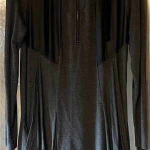 Kenzie zip collar tunic
Never worn
Size large